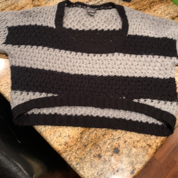 Black & Grey cropped sweater - Picture 4 of 8